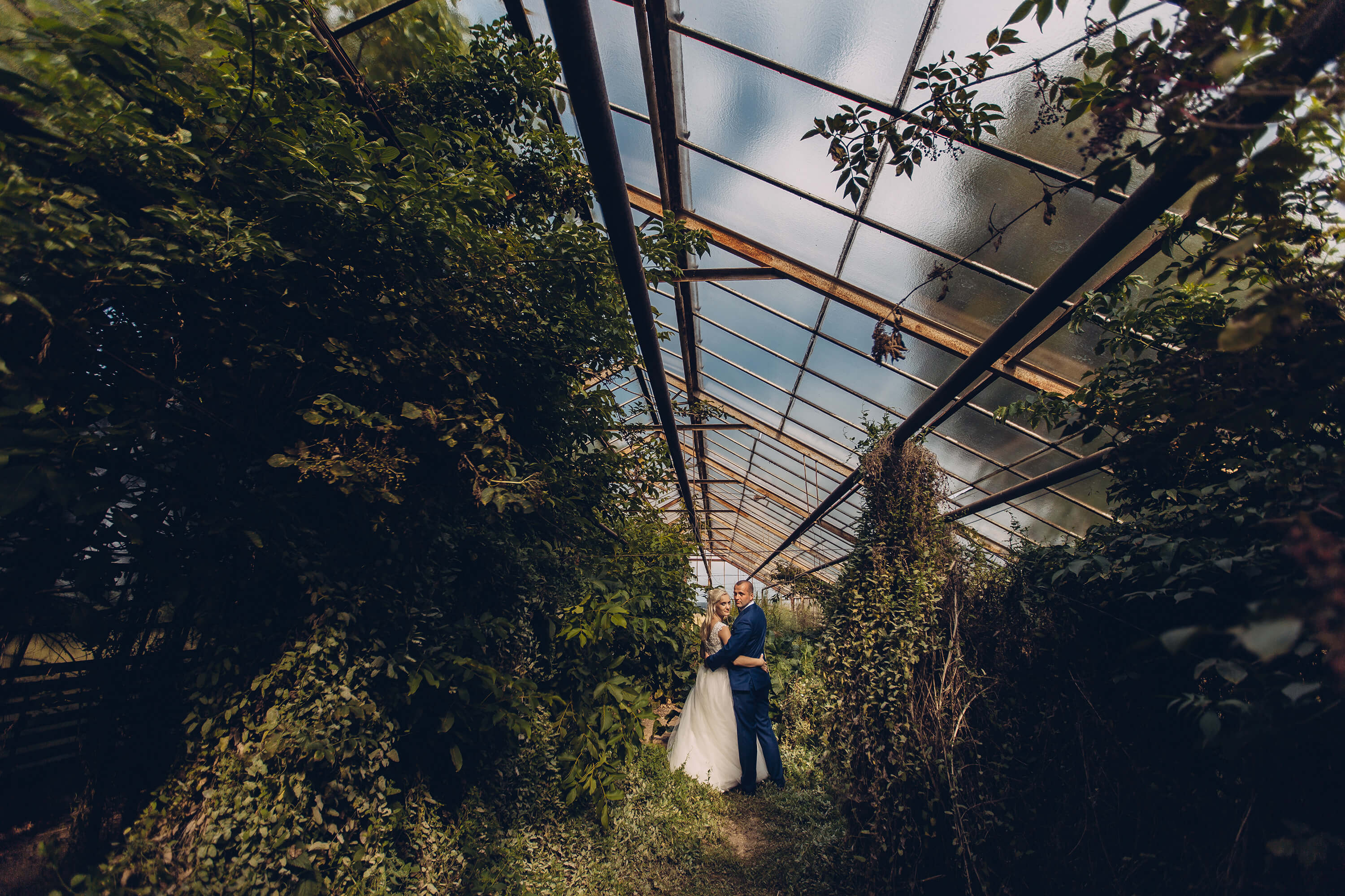 Adelajda i Michał w opuszczonej szklarni 5 sesja slubna w szklarni midarstudio fotograf krakow 4 duze Midar Studio Fotograf ślubny i Kamerzysta na wesele